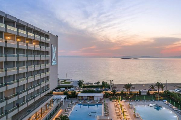 فنادق أثينا على الشاطئ ( المميزات + المرافق + الخدمات )