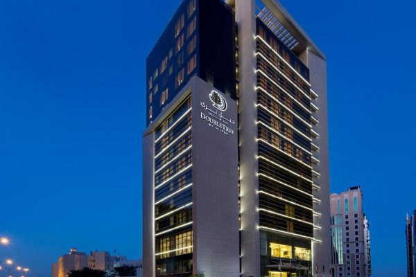 فندق دبل تري باي هيلتون الدوحة ( المميزات + المرافق + الخدمات )