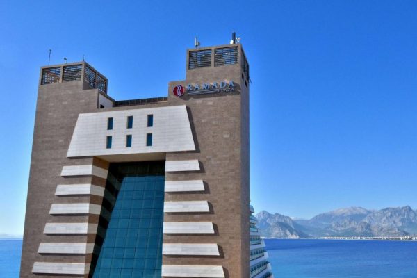فندق رمادا بلازا انطاليا ( المميزات + المرافق + الخدمات )