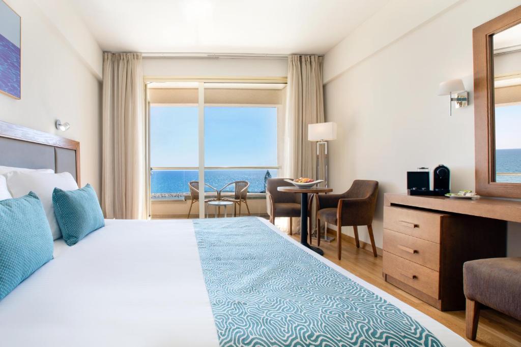 غرف فندق شاطئ غولدن باي لارنكا قبرص
