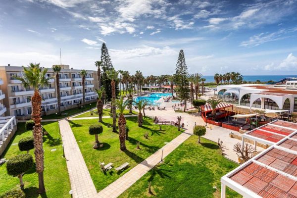 منتجع Louis Phaethon Beach قبرص ( المميزات + المرافق + الخدمات )
