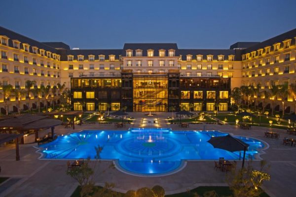 فندق رينيسانس القاهرة الجديدة ( المميزات + المرافق + الخدمات )